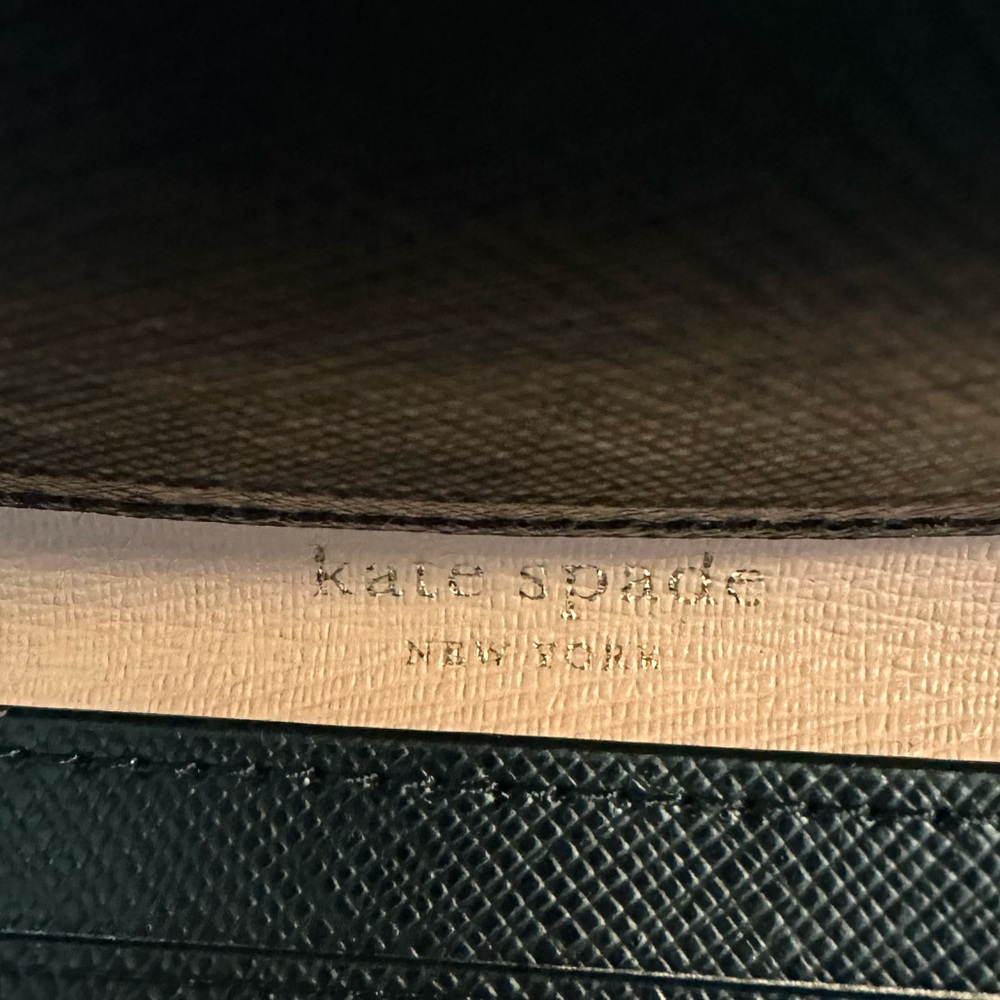 Kate Spade bi-fold wallet - Picture 3 of 7
